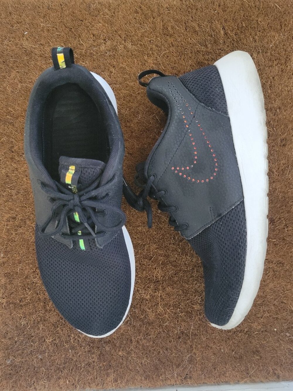 Nike Roshe One Black and Iridescent sz 9.5
